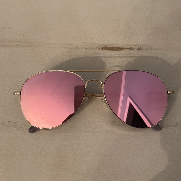 Aviator style sunglasses - Picture 5 of 7